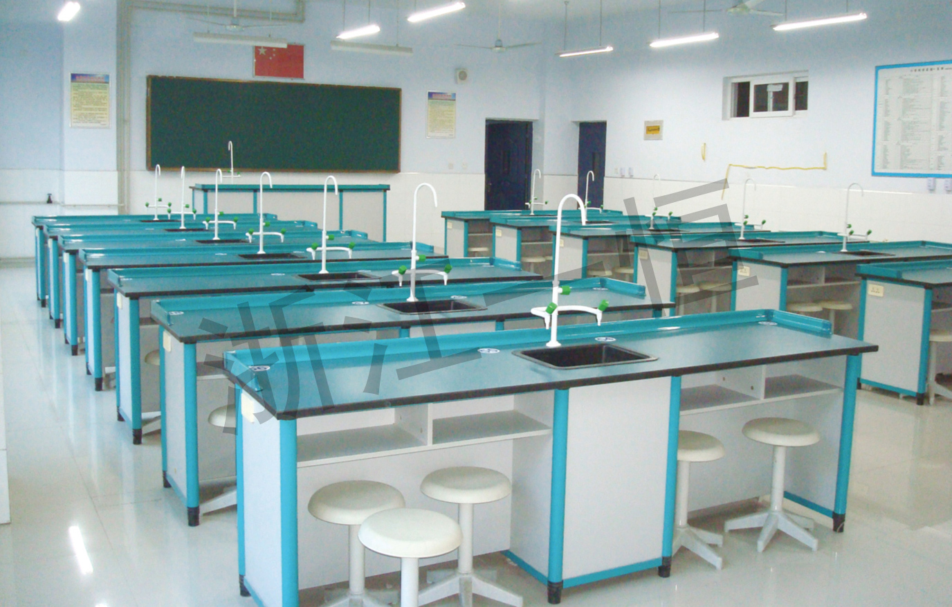 小學(xué)科學(xué)實驗室