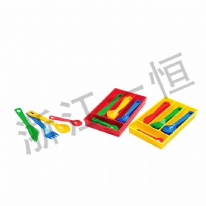 Developing language cognitionCutlery set (red or yellow)