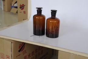 Glass instrument廣口瓶（茶色）