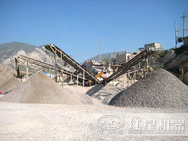 全套的石料加工破碎設備作業(yè)現場