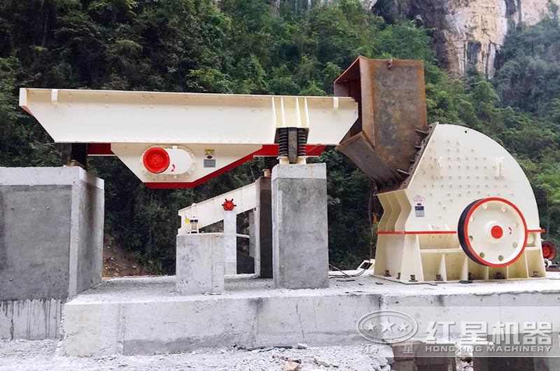 重錘式破碎機作業(yè)現(xiàn)場
